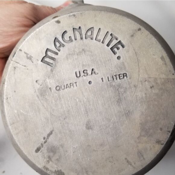 Magnalite 1 quart pot with lid - Picture 4 of 4